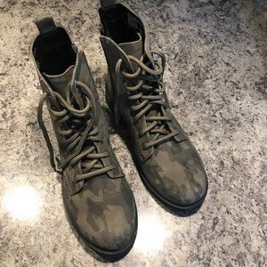 TIME AND TRU NEW CAMOUFLAGE LACE UP ZIPPER BOOTS WOMEN'S SIZE 6